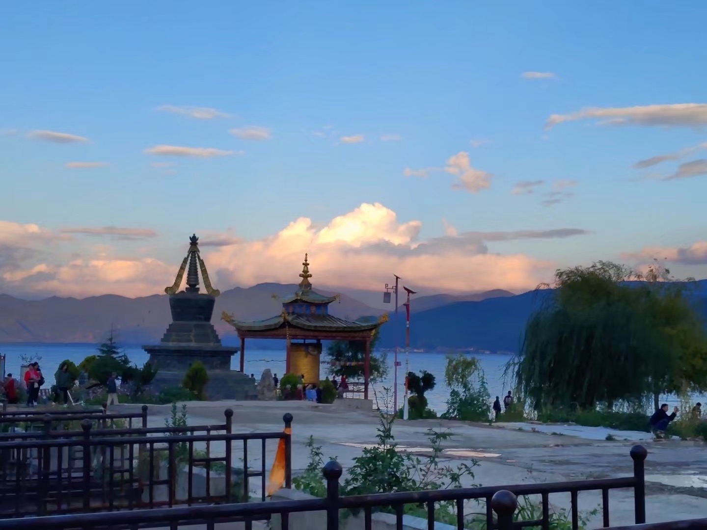 泸沽湖日落 2.JPG