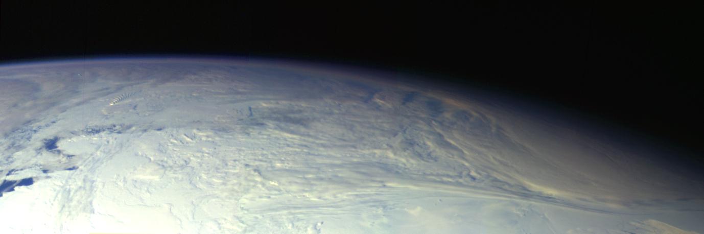 ThiscolorpictureofthelimboftheEarthlookingnorthpastAntarc20250525122922y7udwnj.jpg